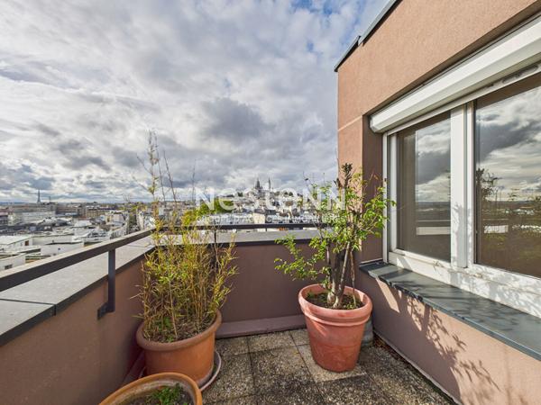Appartement 143m² avec terrasse, vue Tour Eiffel et Sacré Coeur, PARIS 18