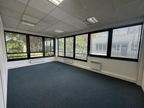 BUREAUX à LOUER de 361 m²
