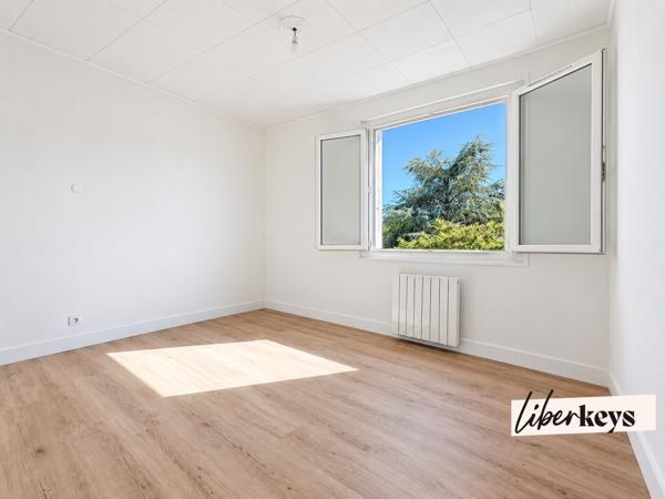 METTRAY – Maison familiale avec 4 chambres, sous-sol et grenier – Terrain 876 m²