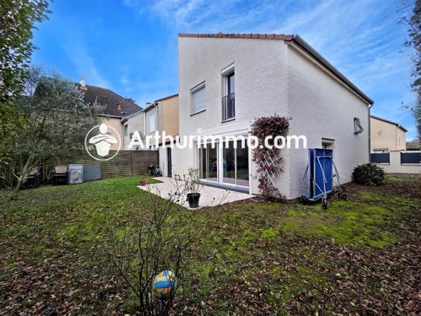 Vente Maison 5 pièces 105 m2 à Savigny-le-Temple