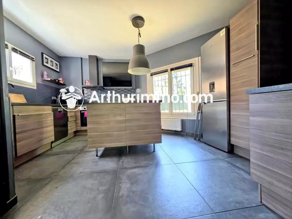 Vente                                                      Maison
                        
                     5 pièces                      105 m2                     à Savigny-le-Temple