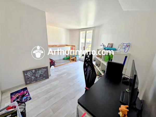 Vente                                                      Maison
                        
                     5 pièces                      105 m2                     à Savigny-le-Temple