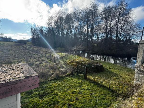 Terrain de loisir – Environnement naturel en bord de rivière