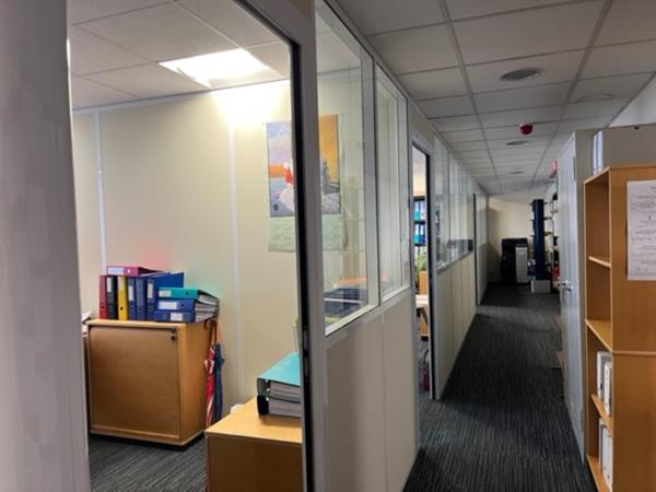 Bureaux à louer Cergy surfaces rénovées proche 3 Fontaines