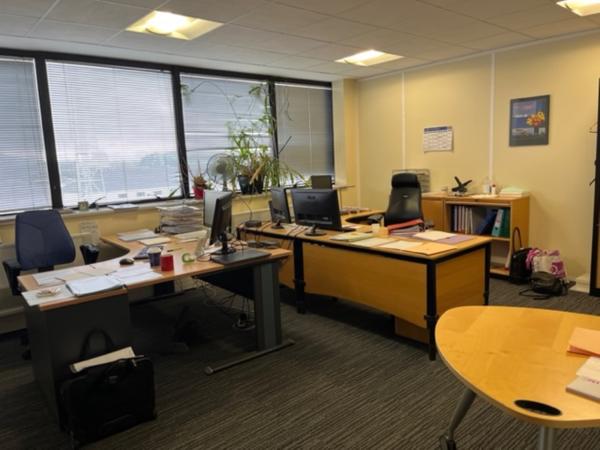 Bureaux à louer Cergy surfaces rénovées proche 3 Fontaines