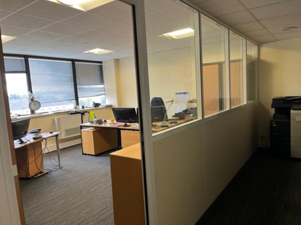 Bureaux à louer Cergy surfaces rénovées proche 3 Fontaines