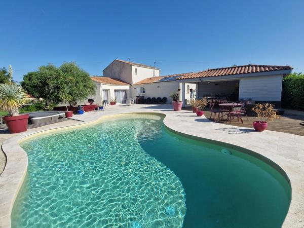 Maison à vendre 6 pièces proche de SAINT JEAN D'ANGELY (17)- 183 m² habitables-Jardin- Piscine