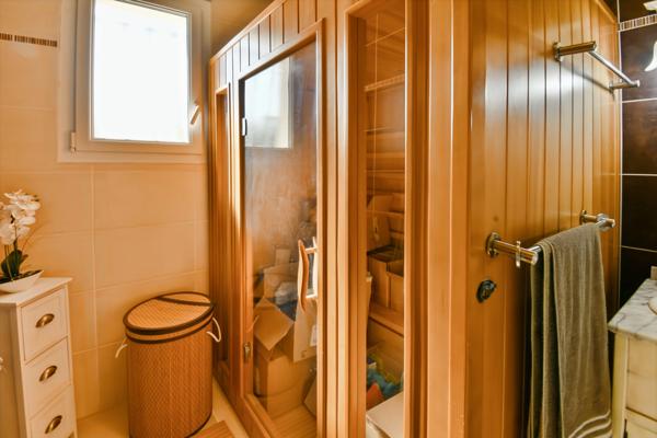 Maison à vendre 6 pièces proche de SAINT JEAN D'ANGELY (17)- 183 m² habitables-Jardin- Piscine