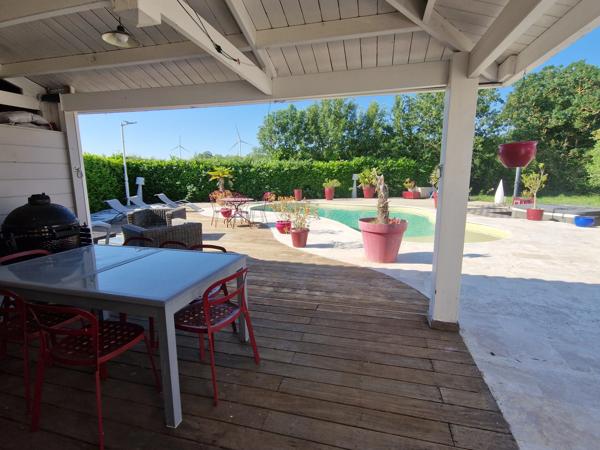 Maison à vendre 6 pièces proche de SAINT JEAN D'ANGELY (17)- 183 m² habitables-Jardin- Piscine