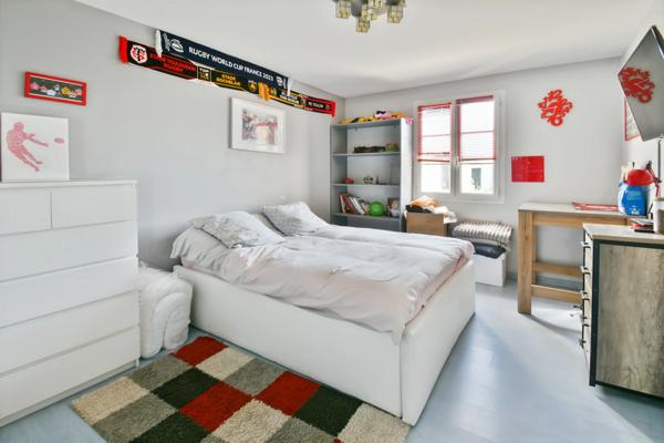 Maison à vendre 6 pièces proche de SAINT JEAN D'ANGELY (17)- 183 m² habitables-Jardin- Piscine
