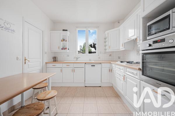 Maison à vendre 10 pièces 251 m² Chatou