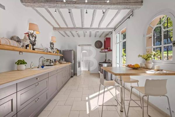 En exclusivité — Propriété d’exception en pierre, vue panoramique, Le Rouret