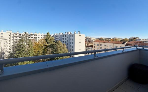 Appartement à vendre    3 pièces •  Lyon 8
