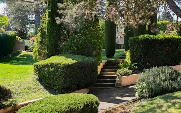 COLLONGES AU MONT D'OR - Maison de plain pied - 4 chambres - Terrain 2361m² - Piscine - garage