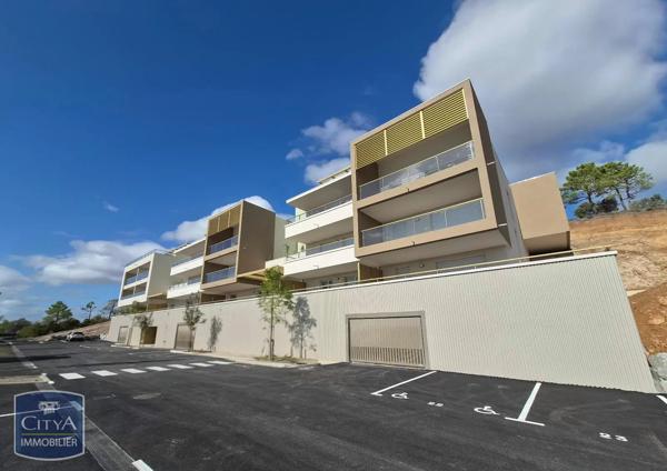 Appartement à louer 2 pièces 56.7m² Saint-Raphaël (83700)