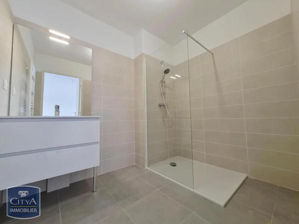 Appartement à louer 2 pièces 56.7m² Saint-Raphaël (83700)
