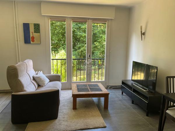 "Versailles Saint-Louis" Bel appartement meublé de 2 pièces de 40 m2 ! Loyer 1 334 €/mois charges comprises **  - Référence  28524