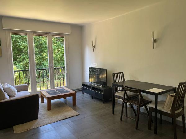 "Versailles Saint-Louis" Bel appartement meublé de 2 pièces de 40 m2 ! Loyer 1 334 €/mois charges comprises **  - Référence  28524