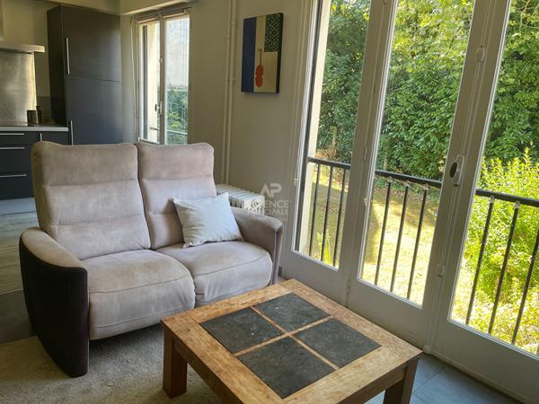 "Versailles Saint-Louis" Bel appartement meublé de 2 pièces de 40 m2 ! Loyer 1 334 €/mois charges comprises **  - Référence  28524