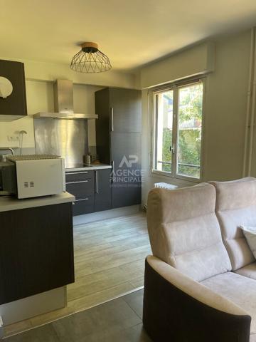 "Versailles Saint-Louis" Bel appartement meublé de 2 pièces de 40 m2 ! Loyer 1 334 €/mois charges comprises **  - Référence  28524