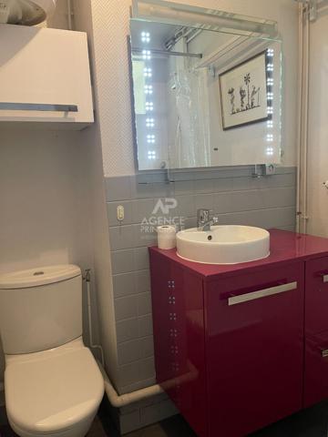 "Versailles Saint-Louis" Bel appartement meublé de 2 pièces de 40 m2 ! Loyer 1 334 €/mois charges comprises **  - Référence  28524