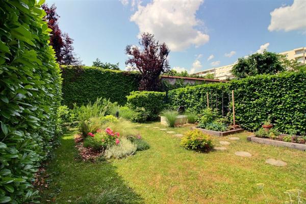 Appartement Lyon Monplaisir 2 pièces en rez-de-jardin de 80 m² avec terrasse et stationnement, une cave