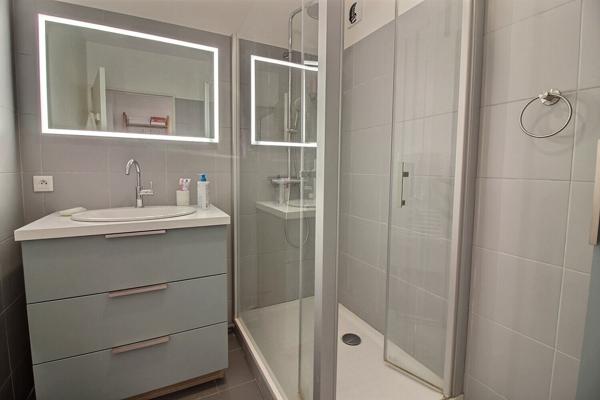 Appartement Lyon Monplaisir 2 pièces en rez-de-jardin de 80 m² avec terrasse et stationnement, une cave