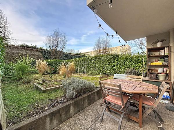 Appartement Lyon Monplaisir 2 pièces en rez-de-jardin de 80 m² avec terrasse et stationnement, une cave