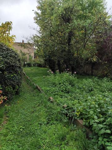 itué à Mulhouse dans le quartier du rebberg de Dornach (68100) charmant appartement de 4 pièces, 3 chambres, séjour avec balcon, cave , garage , jardin de 113m²