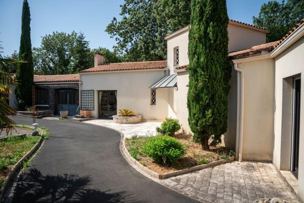 Vente Maison de luxe Lagord 7 Pièces 185 m²