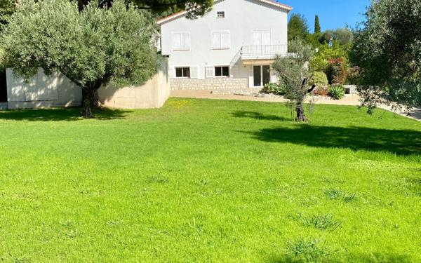 Maison à vendre    2 pièces • 206,57 m2 Cagnes-sur-Mer