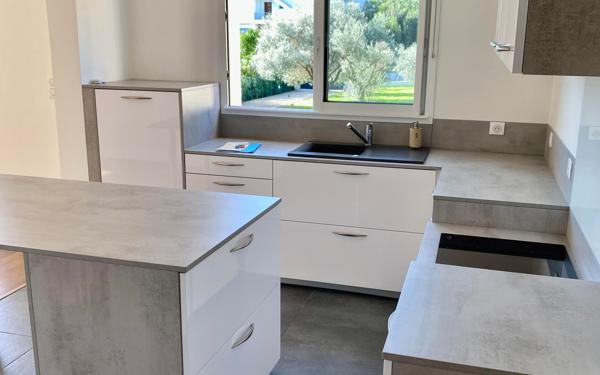 Maison à vendre    2 pièces • 206,57 m2 Cagnes-sur-Mer