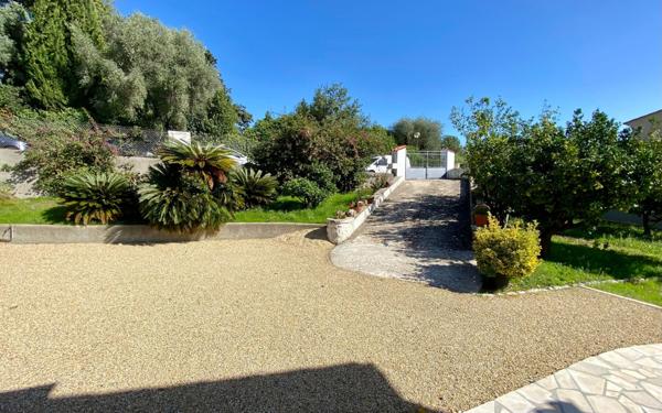 Maison à vendre    2 pièces • 206,57 m2 Cagnes-sur-Mer