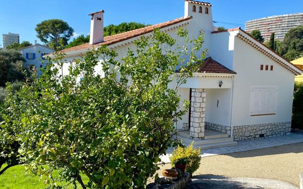 Maison à vendre    2 pièces • 206,57 m2 Cagnes-sur-Mer