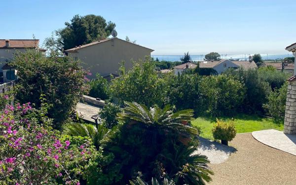 Maison à vendre    2 pièces • 206,57 m2 Cagnes-sur-Mer