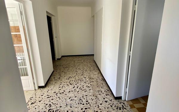 Maison à vendre    2 pièces • 206,57 m2 Cagnes-sur-Mer