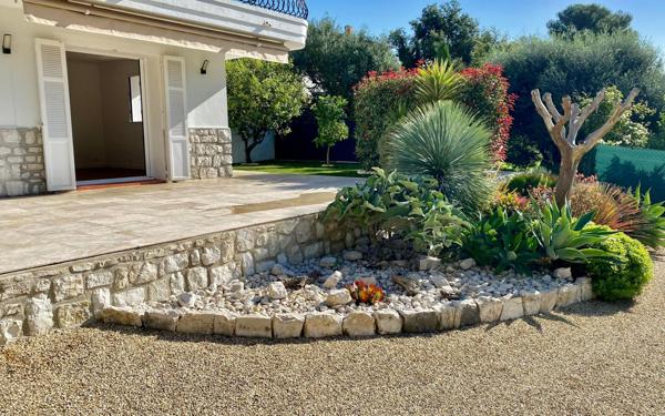 Maison à vendre    2 pièces • 206,57 m2 Cagnes-sur-Mer