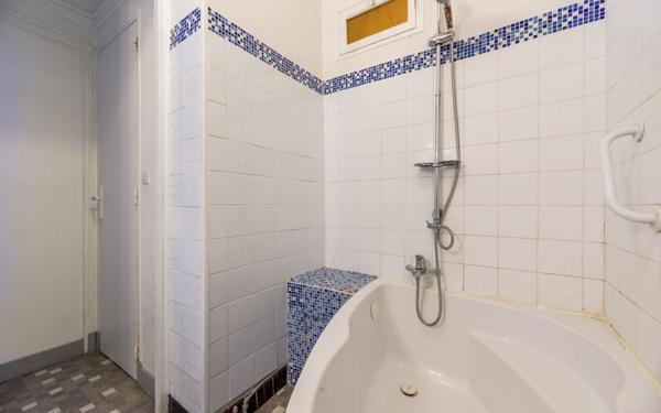 Appartement à vendre    3 pièces • 67,50 m2 Marseille 7