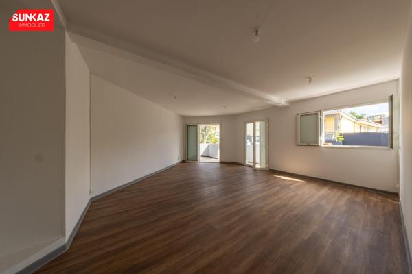 A louer LE TAMPON - T 3 de 89.65 m2 - loyer 920.00 CC - Disponible de suite