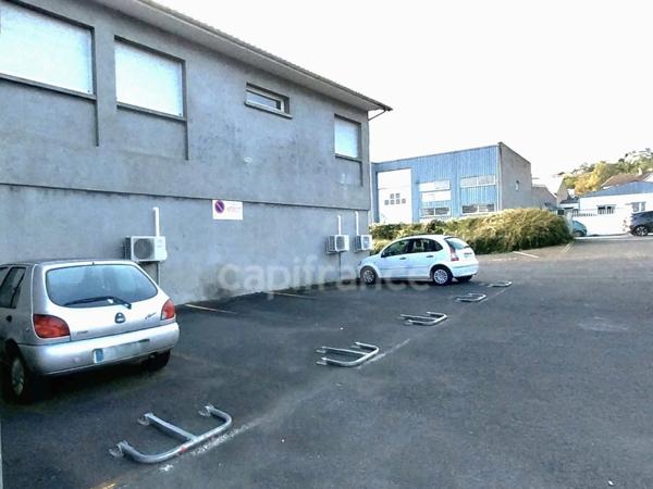 Romagnat (Puy de Dôme) EXCLUSIVITÉ : VENTE IMMEUBLE DE RAPPORT A USAGE MIXTE (usage ARTISANAL / PROFESSIONNEL et usage d’HABITATION)