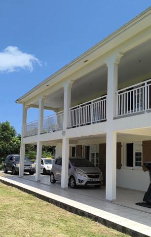 À VENDRE "PROPRIÉTÉ DE PRESTIGE" D'UNE FINITION HAUT DE GAMME SECTEUR  "MORNE-VERT"