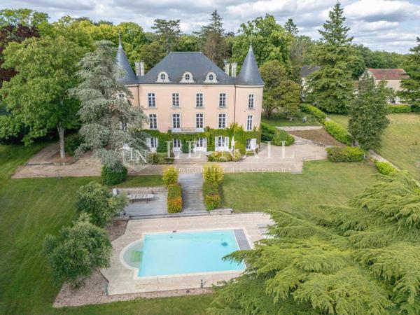 Confortable château XIXe dominant la vallée du Cher, à quelques minutes de Bourges