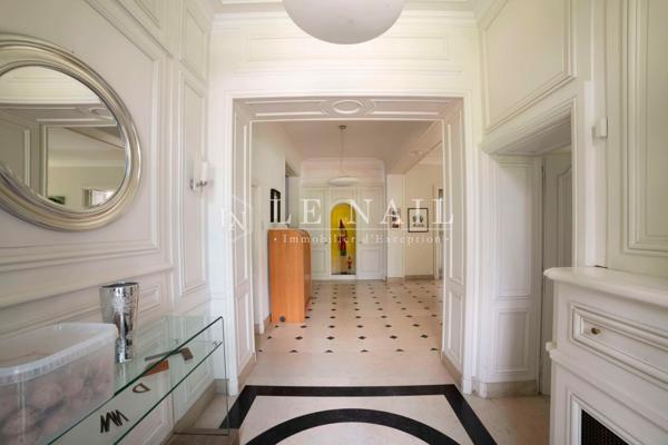 Confortable château XIXe dominant la vallée du Cher, à quelques minutes de Bourges