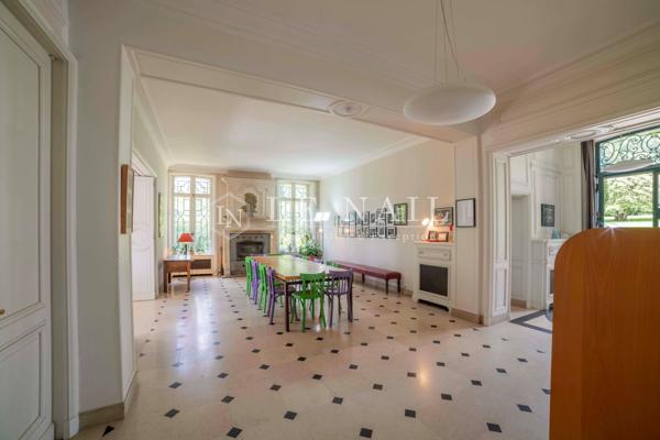 Confortable château XIXe dominant la vallée du Cher, à quelques minutes de Bourges