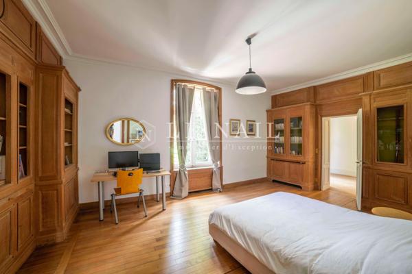 Confortable château XIXe dominant la vallée du Cher, à quelques minutes de Bourges