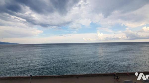 MENTON TROIS PIÉCES VUE MER.