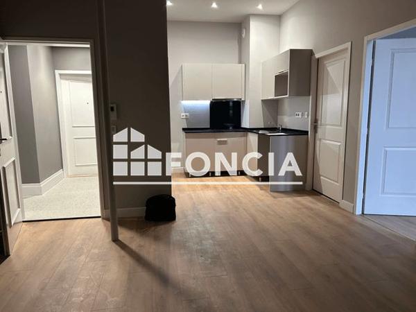 Location Appartement 2 pièces 41 m² - 2 RUE JEAN MOULIN Saintes 17100