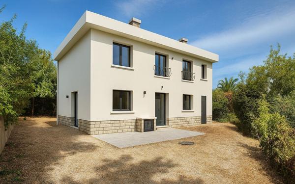 Maison à vendre    5 pièces • 143,23 m2 Le Pradet