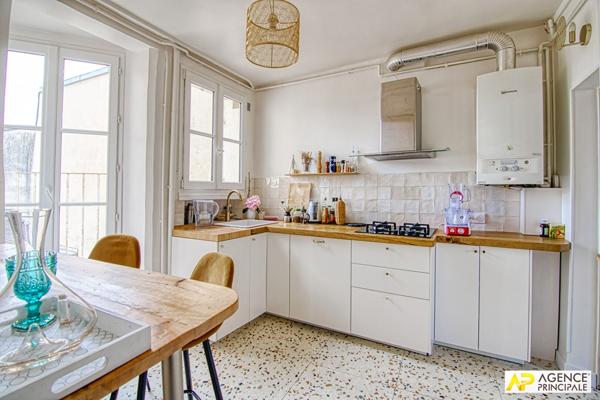 Versailles Mairie Appartement 4 pièces 110 m² au sol situé au 1er étage avec cave et parking en option €787 000 ** - Référence 25540