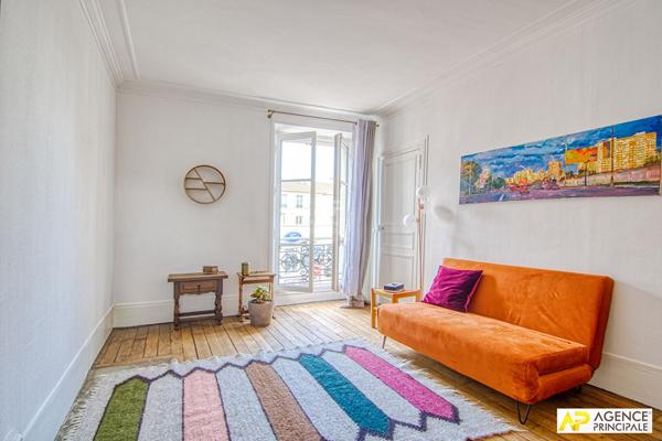 Versailles Mairie Appartement 4 pièces 110 m² au sol situé au 1er étage avec cave et parking en option €787 000 ** - Référence 25540